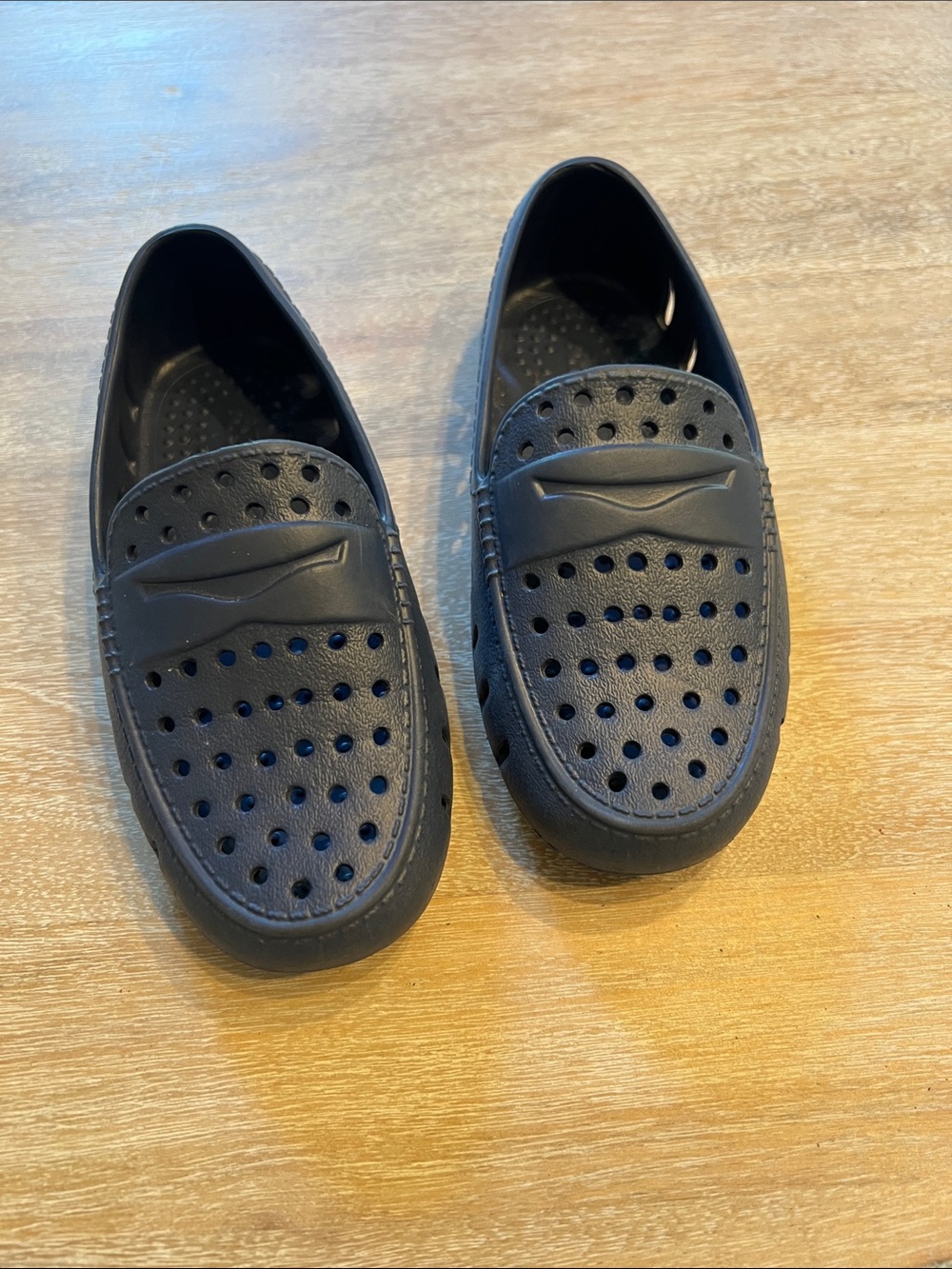 Floafers boys size 11 VVGUC